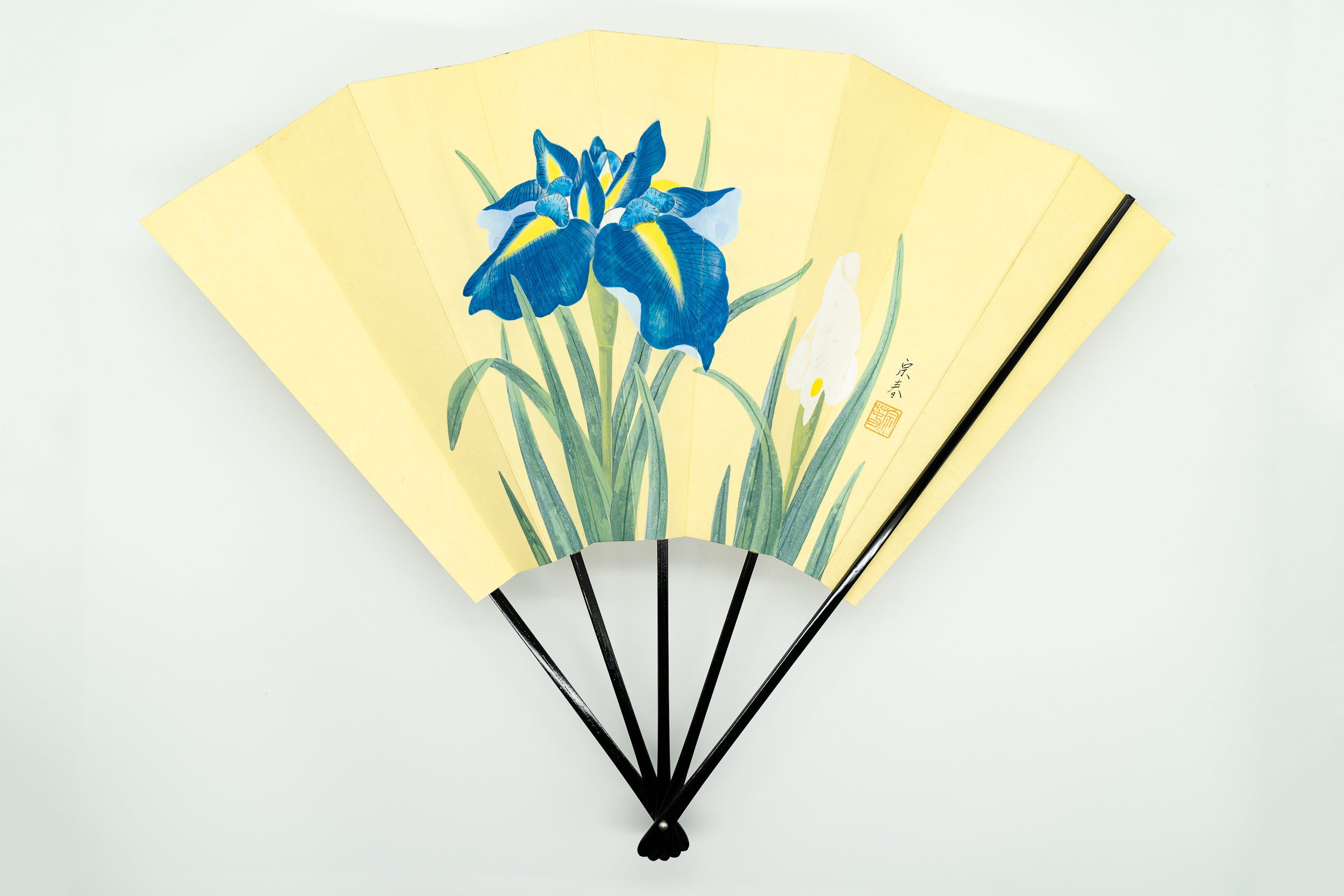 フレンチ刺繍の団扇 松柏と二羽の鶴が生き生きと描かれています。 楽天市場】夏用 三角打敷 正絹紗 高級手振り刺繍[波に鶴]【前卓用+上卓