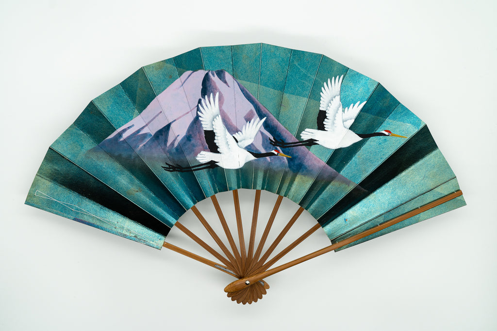 フレンチ刺繍の団扇 松柏と二羽の鶴が生き生きと描かれています。 DSC00466_1024x1024.jpg?v=